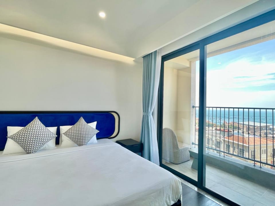 Bed, Natural landscape, View (from property/room), Balcony/Terrace, Photo of the whole room, Bedroom, Sea view
