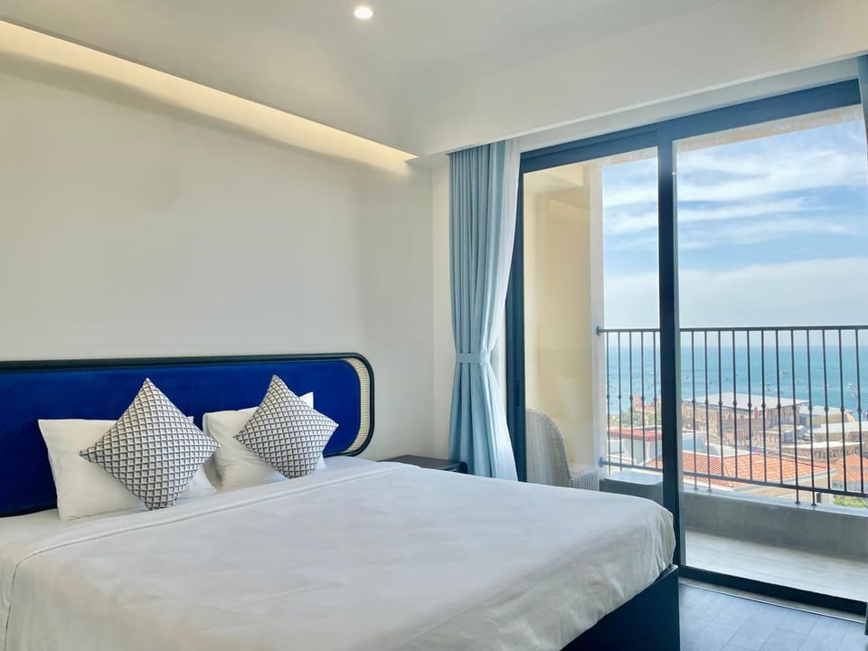 Bed, Natural landscape, View (from property/room), Balcony/Terrace, Photo of the whole room, Bedroom, Sea view