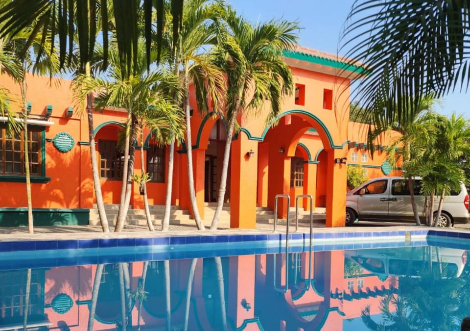 Property building, Swimming pool, Swimming pool