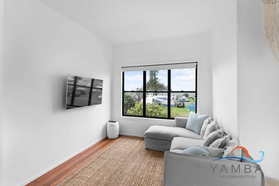 Stella - Ocean Views - Stone Real Estate Yamba House in Brooms Head