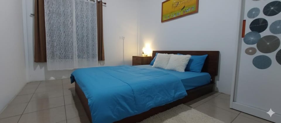 White Guest House Bed and Breakfast in Sekongkang