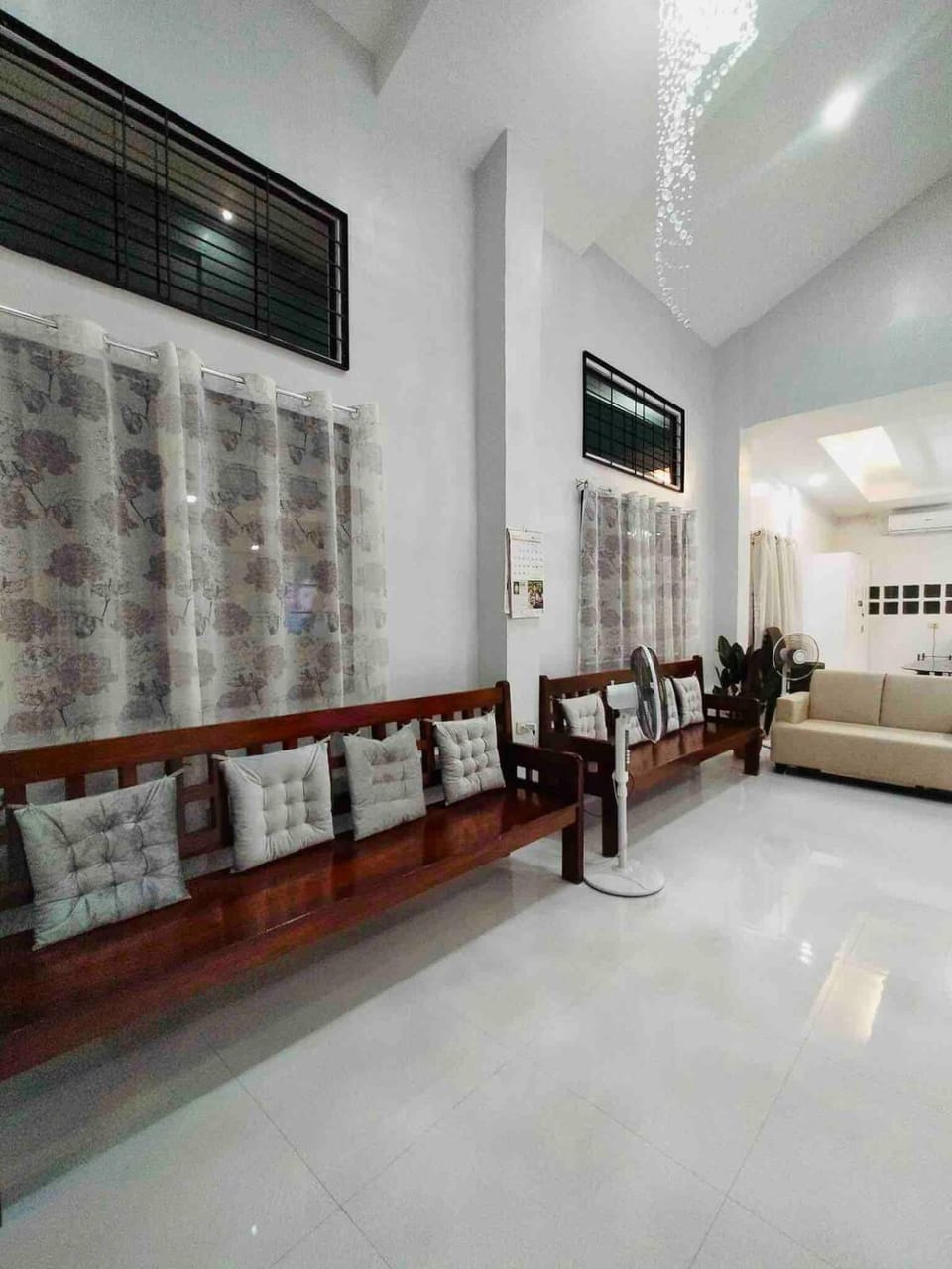 Living room, Photo of the whole room, Seating area