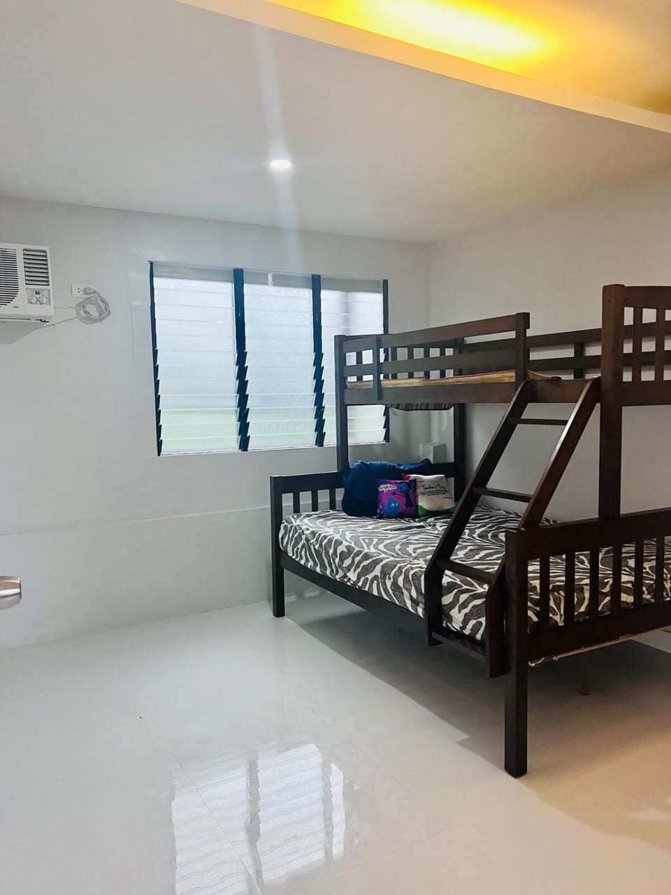 Photo of the whole room, Bedroom, bunk bed