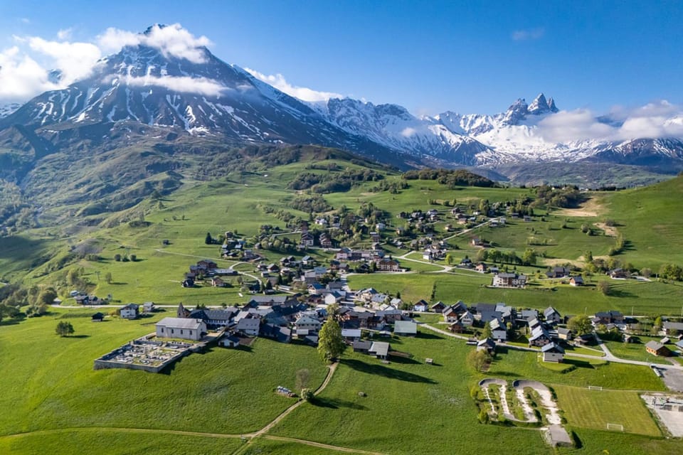 Apartment 2 BR Near Slopes View Apartment in Auvergne-Rhône-Alpes