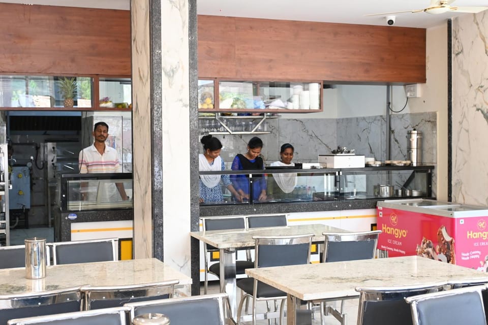 Restaurant/places to eat, Food and drinks, Food