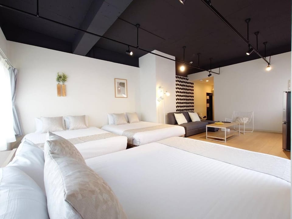 Bed, Seating area