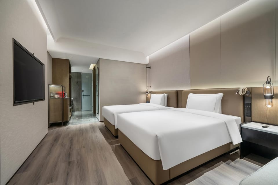 Communal lounge/ TV room, Bed, TV and multimedia, Bedroom