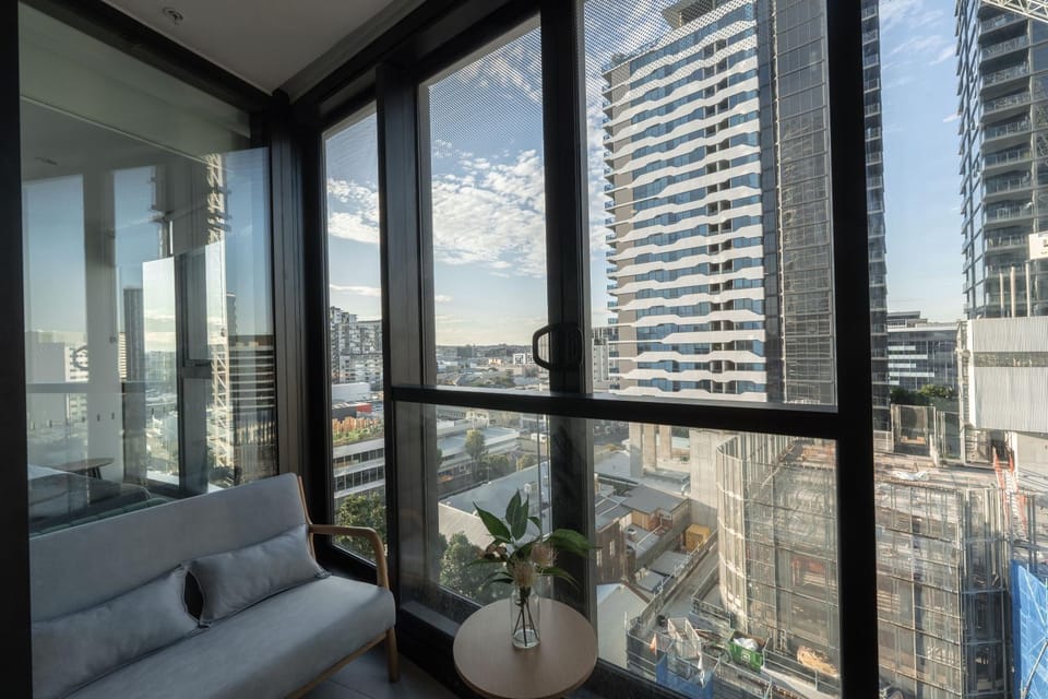 Modern Valley Pad with Rooftop Pool, Study & Parking Apartment in Brisbane