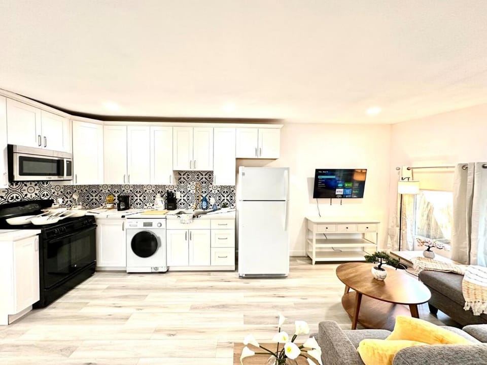 Large 6B3B House in the Center of Sunnyvale House in Santa Clara