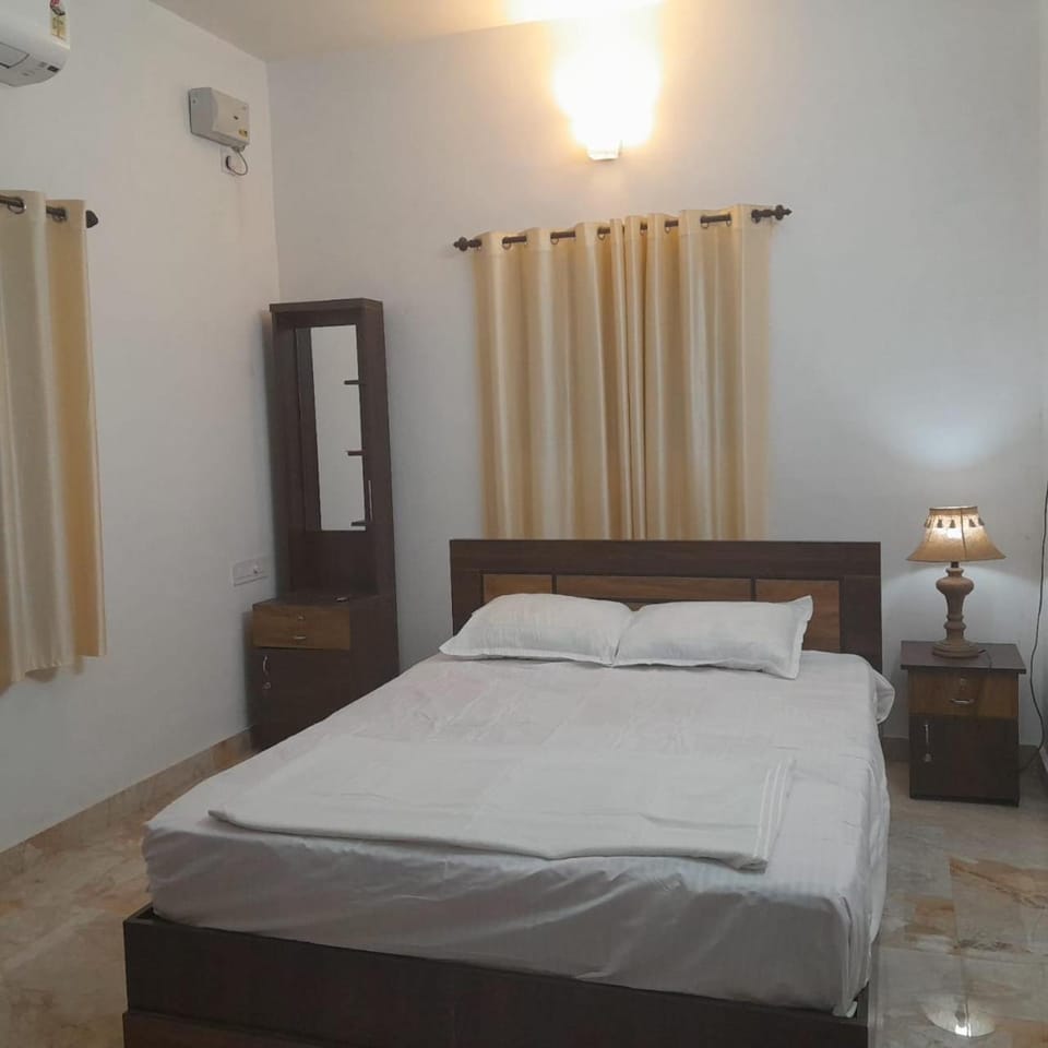 Photo of the whole room, Bedroom, air conditioner