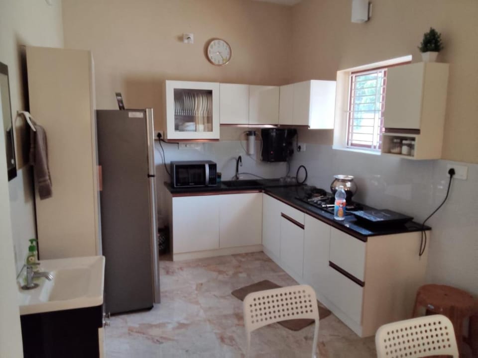 Coffee/tea facilities, Kitchen or kitchenette, Dining area