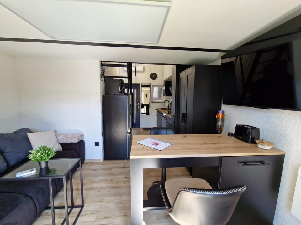 TV and multimedia, Living room, Seating area, Dining area, pet friendly