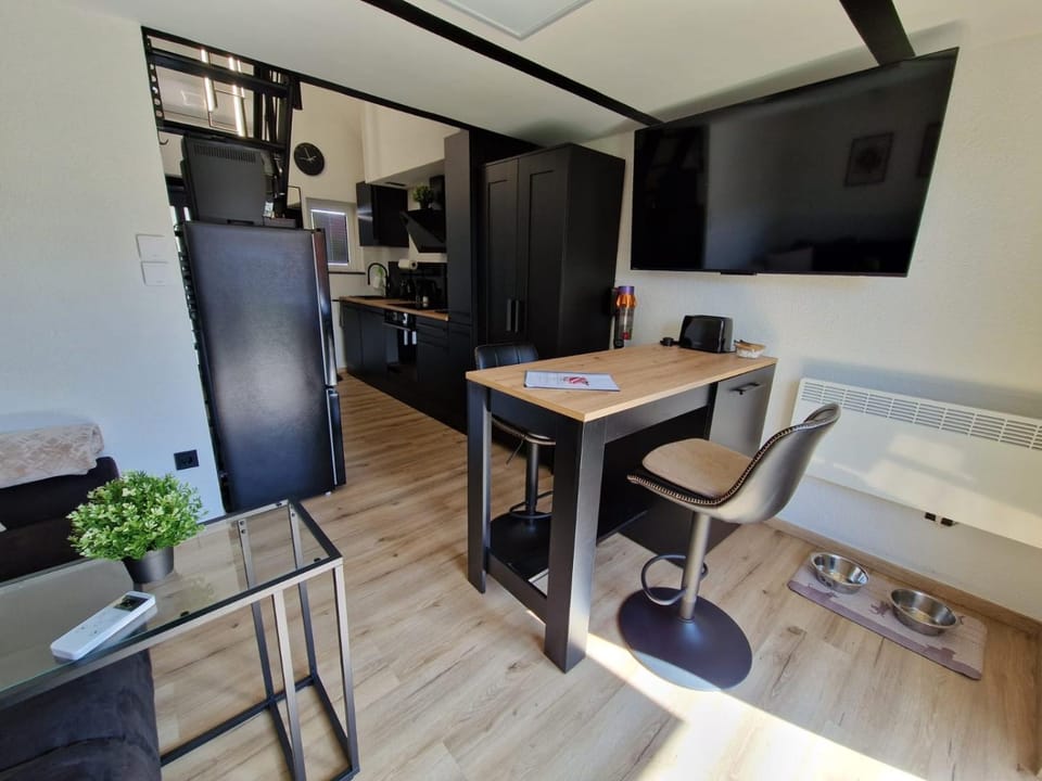 Communal lounge/ TV room, TV and multimedia, Kitchen or kitchenette, Seating area, Dining area, pet friendly