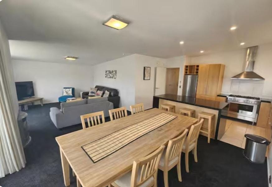 Resort Living in the Alps - Wanaka Apartment Apartment in Wanaka