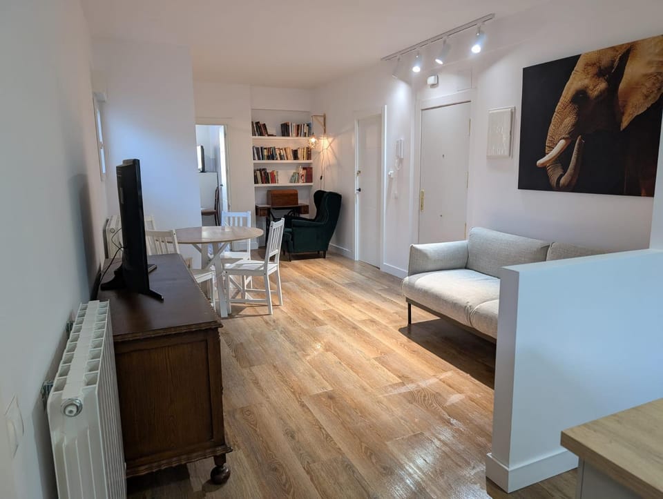 TV and multimedia, Kitchen or kitchenette, Living room, Dining area