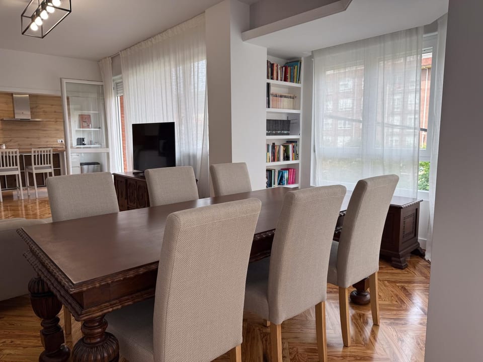 Library, Seating area, Dining area