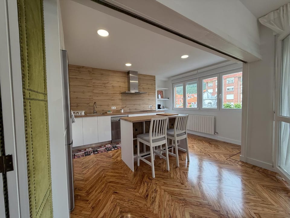 Kitchen or kitchenette, Dining area, stove