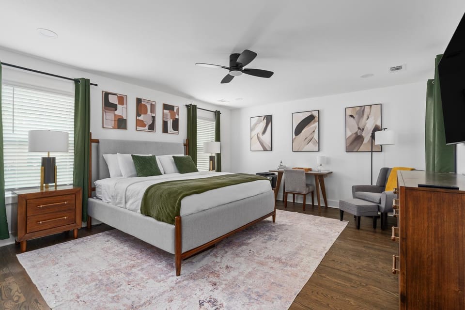 Bed, TV and multimedia, Photo of the whole room, Bedroom