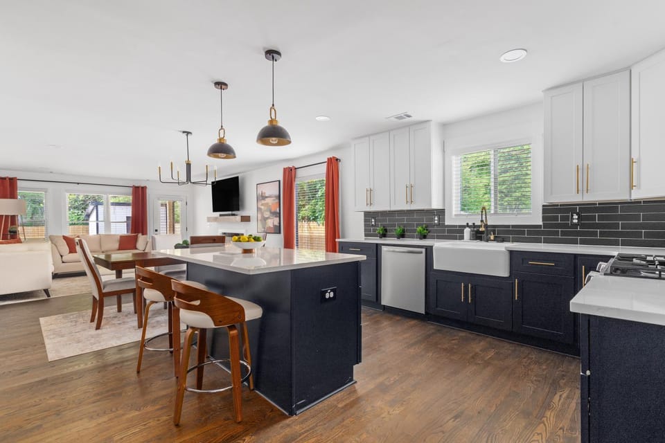 Kitchen or kitchenette, Dining area, dishwasher, stove