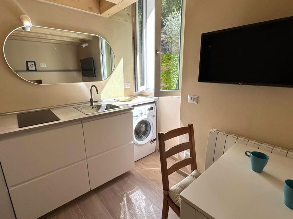 The House of Love Apartment in Bellano