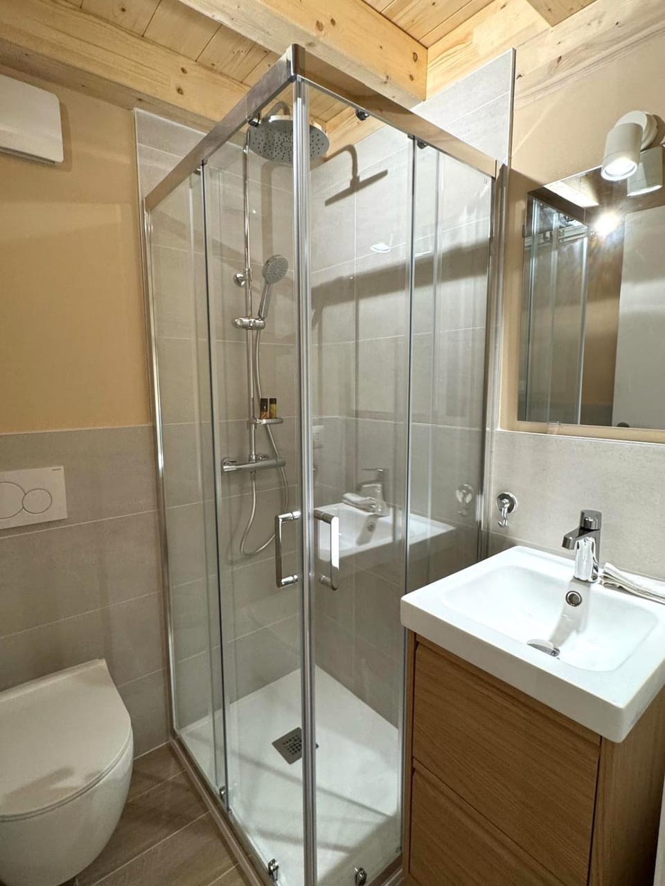The House of Love Apartment in Bellano