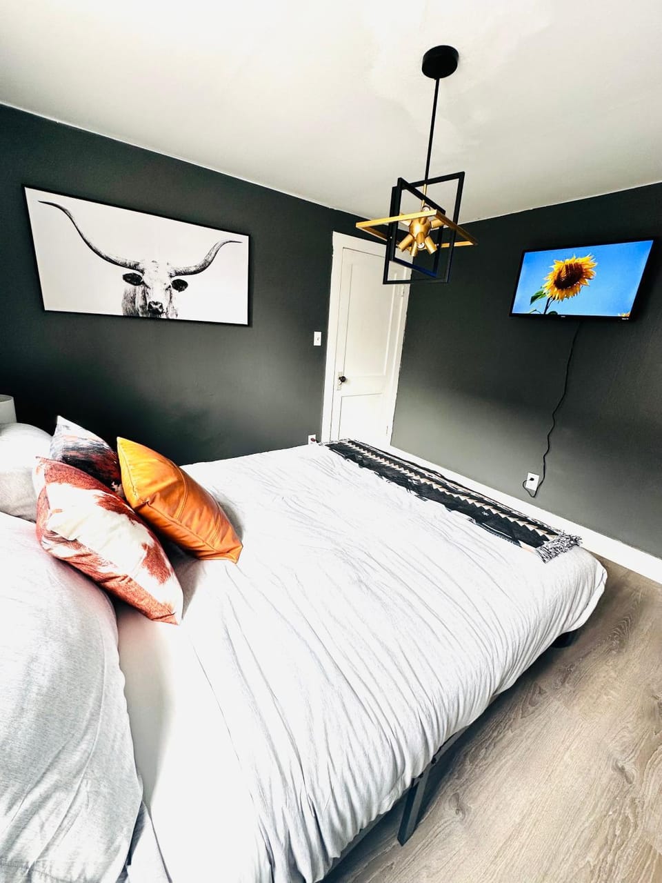 1 Bed1 Bath Condo wKitchenLR-Sleeps up to 4PP House in Kansas