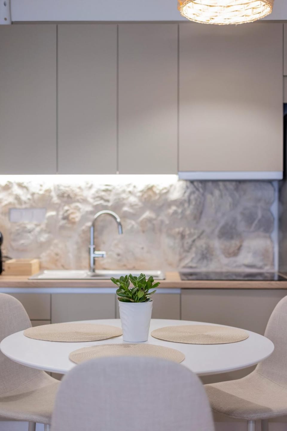 G&J Minimal House Apartment in Trikala