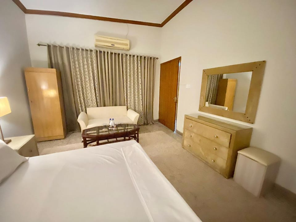Two minutes walk from jinnah super market,Islamabad Apartment in Islamabad Capital Territory