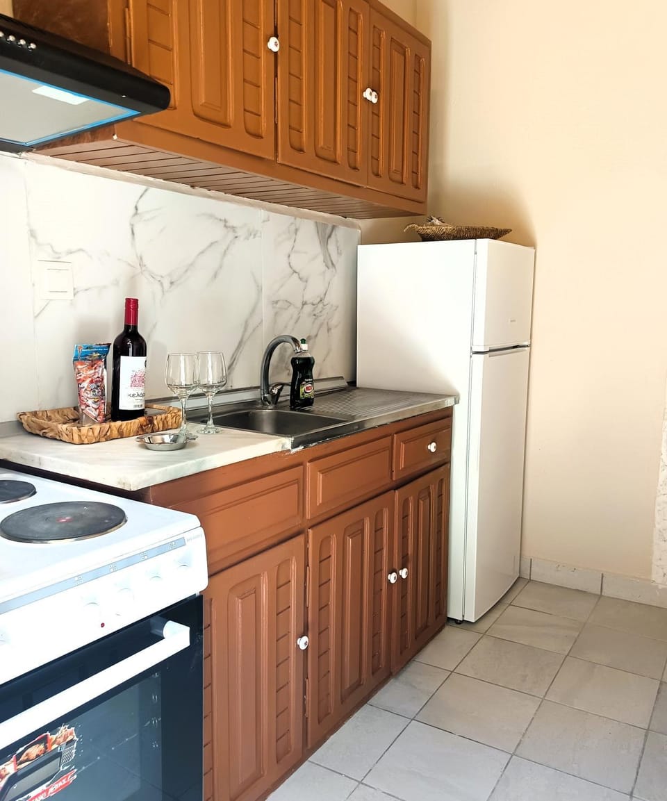 Kitchen or kitchenette, oven, stove