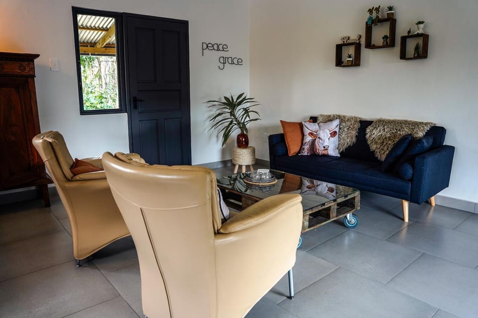 Living room, Seating area