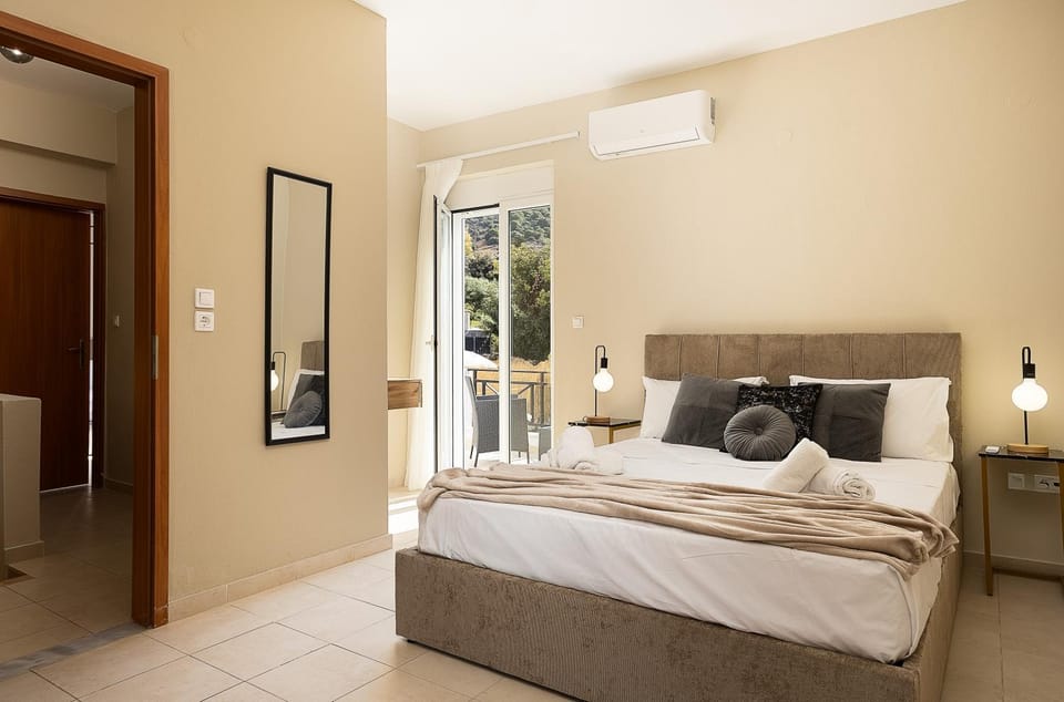 Bed, Photo of the whole room, Bedroom, towels, air conditioner