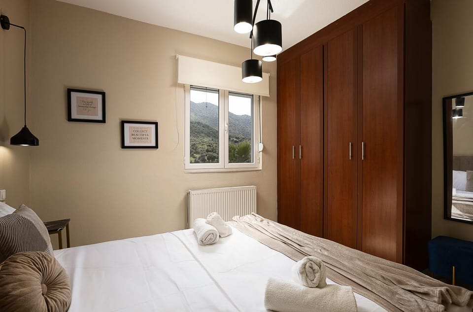Bed, Bedroom, towels, wardrobe