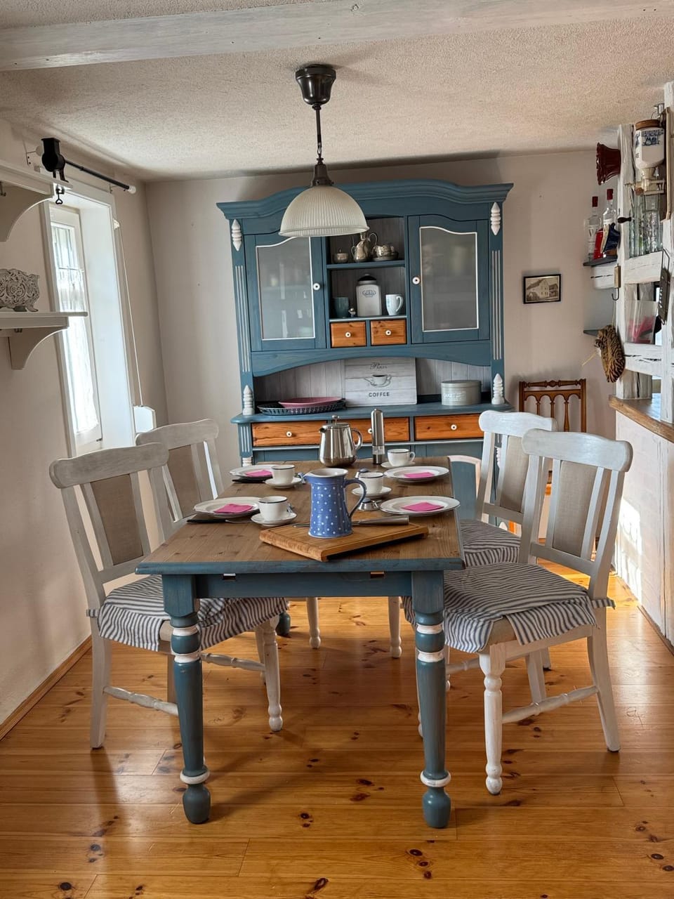 Property building, Kitchen or kitchenette, Living room