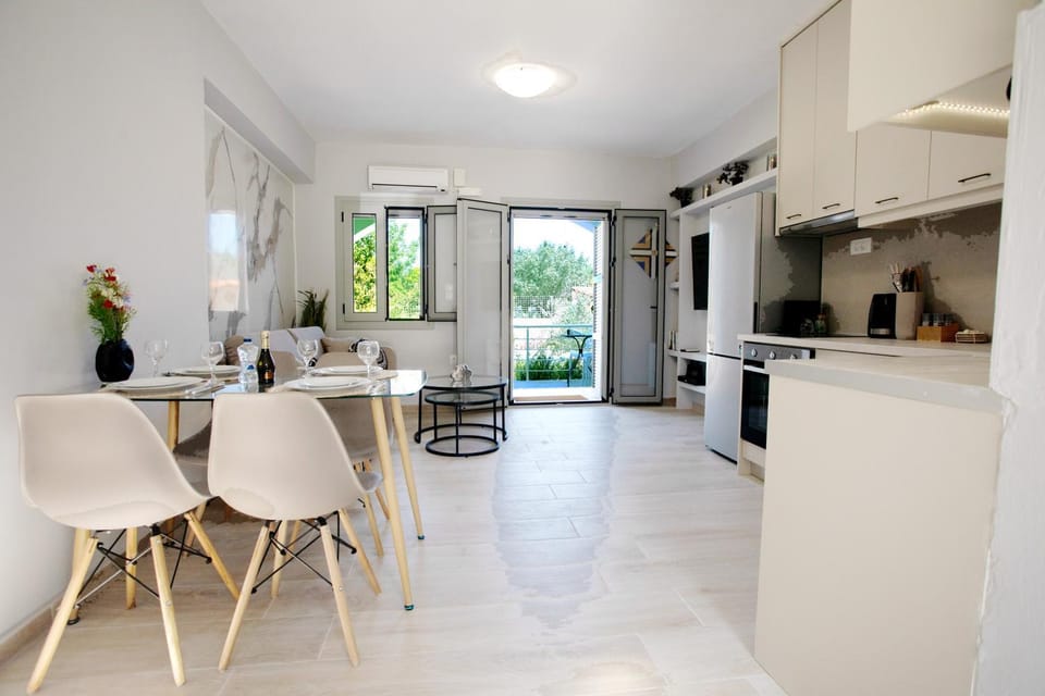 Kitchen or kitchenette, Living room, Seating area, Dining area, Inner courtyard view