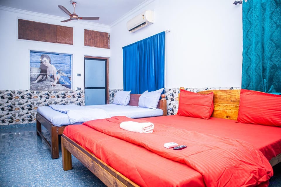 Bed, Photo of the whole room, Bedroom, air conditioner