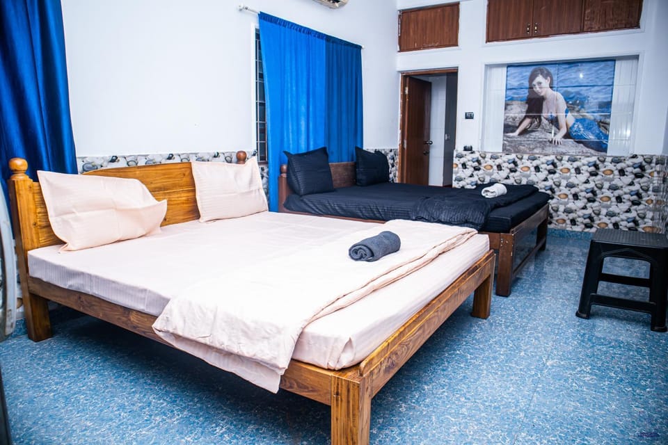 Photo of the whole room, Bedroom