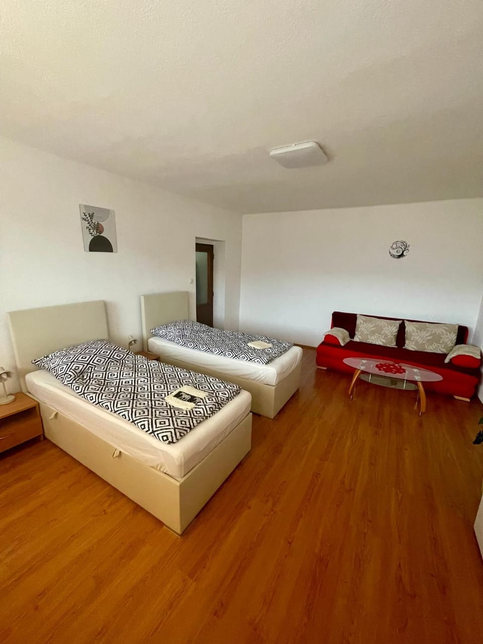 Photo of the whole room, Bedroom
