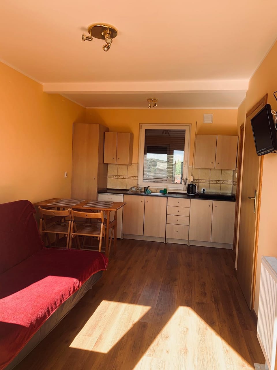 TV and multimedia, Kitchen or kitchenette, Living room