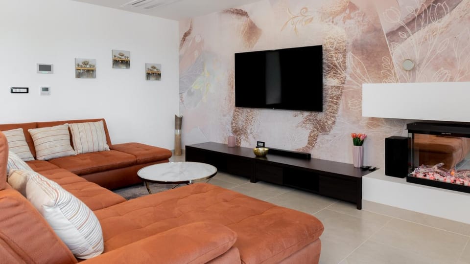 Living room, Seating area, air conditioner