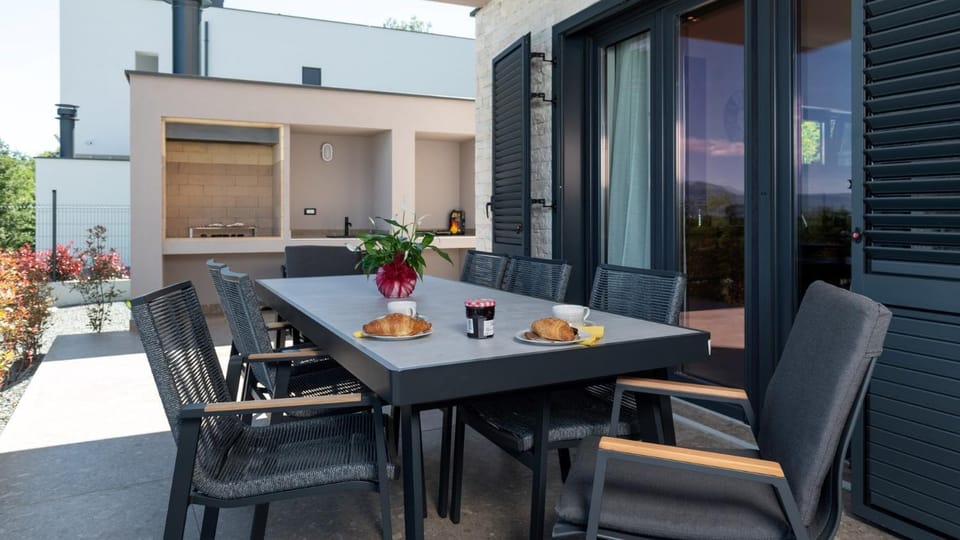 Property building, BBQ facilities, Garden, Balcony/Terrace, Seating area