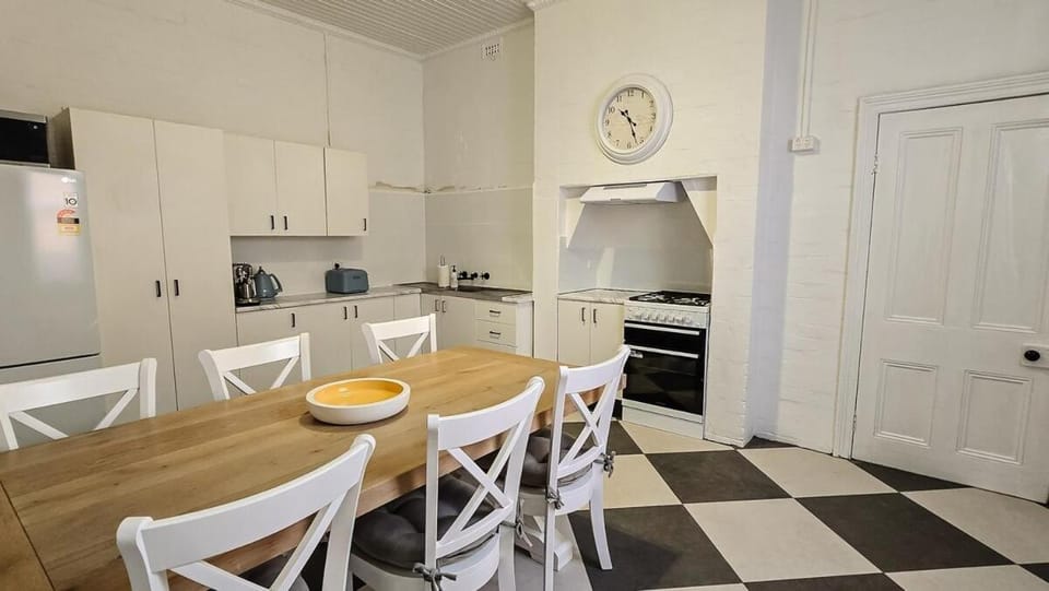 Rest on Best Wagga House in North Wagga Wagga