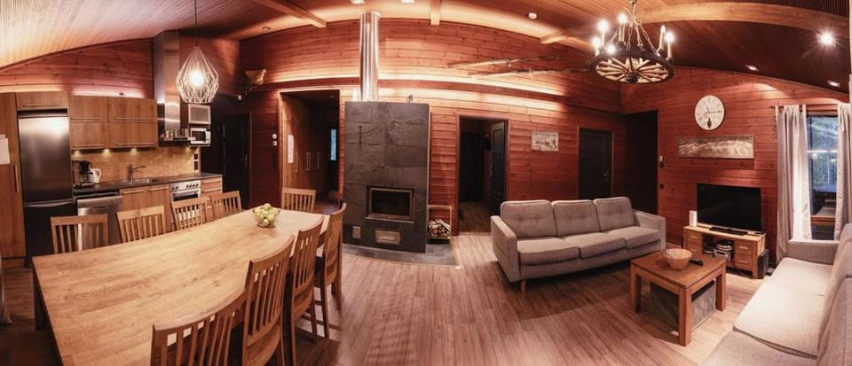 TV and multimedia, Kitchen or kitchenette, Living room, Seating area, Dining area