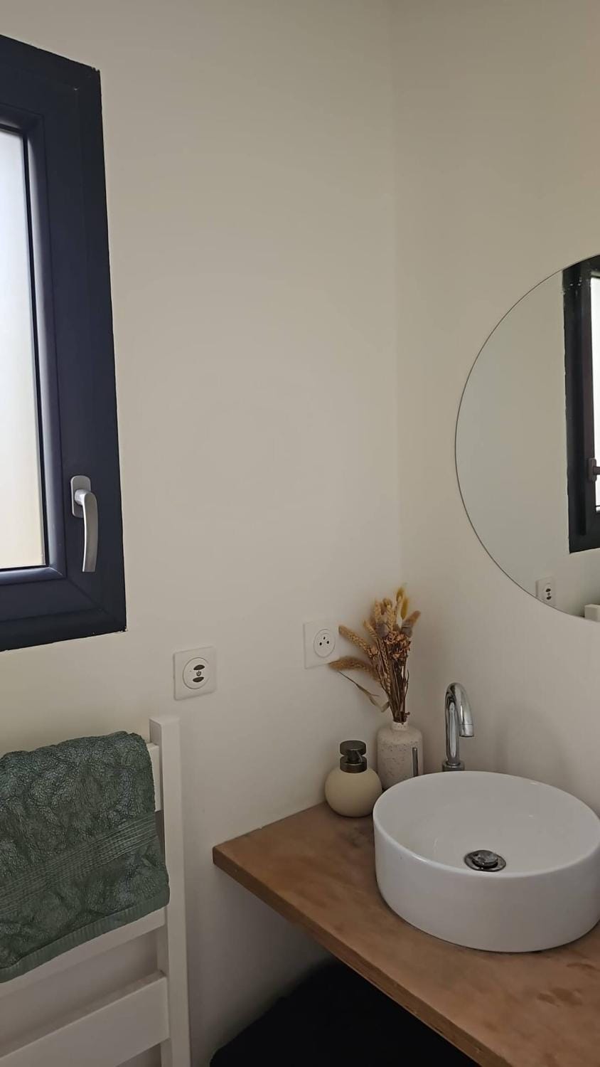 Chambre privée 350 m de la mer et proche et gr34 avec coin repas et micro onde Bed and Breakfast in Plouguerneau