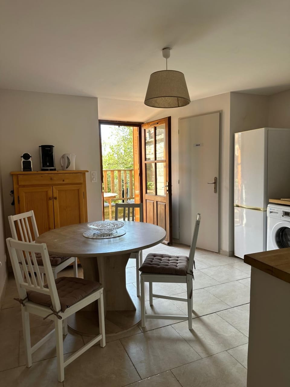 Kitchen or kitchenette, Dining area, oven, stove