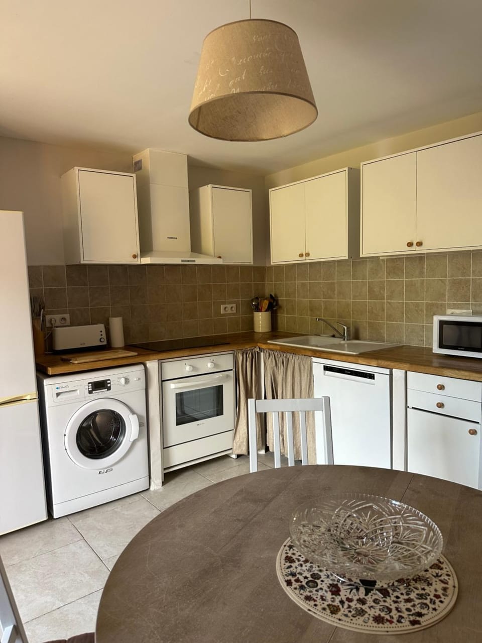 Kitchen or kitchenette, dishwasher, oven, stove, toaster, washing machine