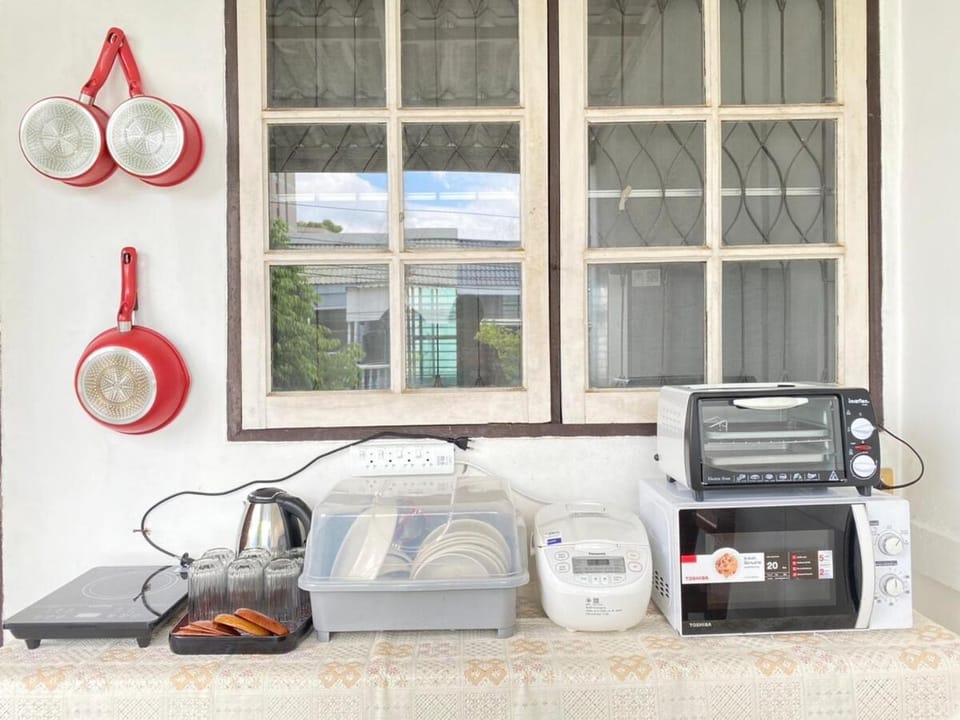 Cheap house 7min next to BTS Kasetsart , 5 bedroom Apartment in Bangkok