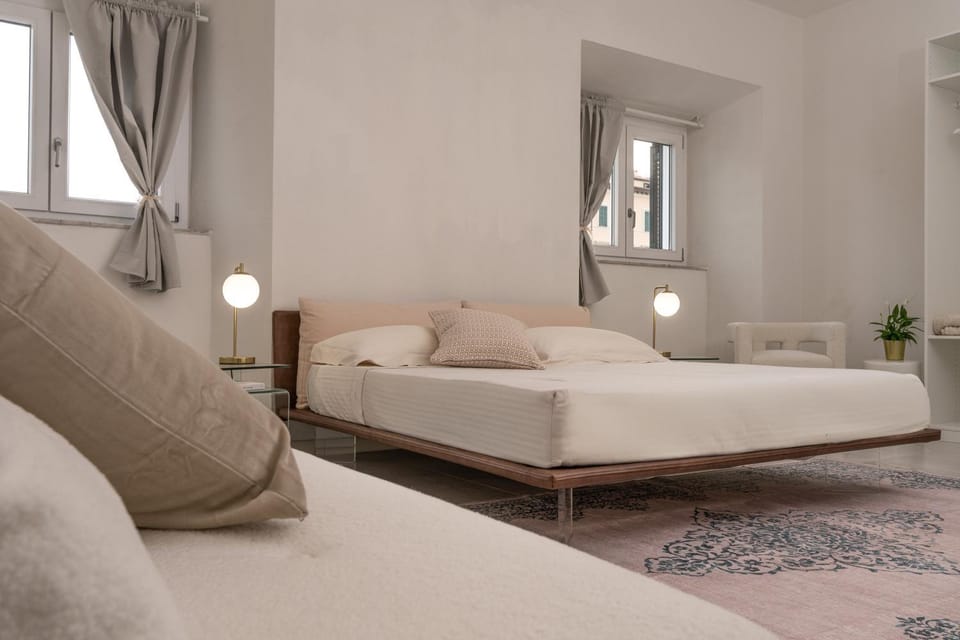 Bed, Photo of the whole room, Floor plan, Bedroom