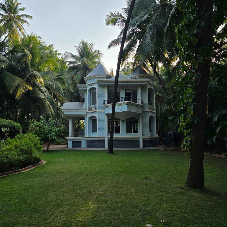 Property building, Day, Garden, Garden view