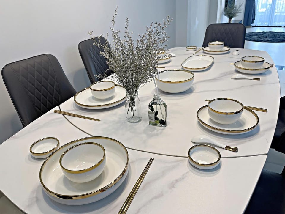 Dining area, Meals
