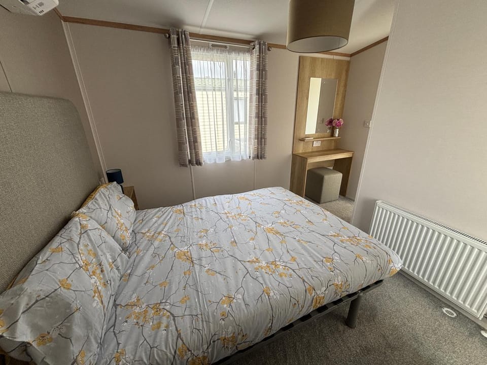 Palm Grove 19 - Golden Palm - Central Heating, WiFi, pet friendly, bed linen - Meadow Lakes Caravan & Lodge Hire Apartment in Chapel Saint Leonards
